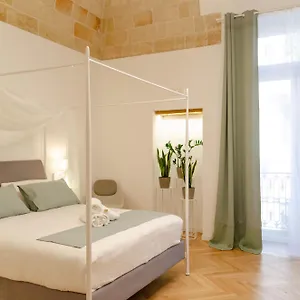apt-apulialux-san-lorenzo-luxury-con-jacuzzi-in-centro.lecce-hotels.com/
